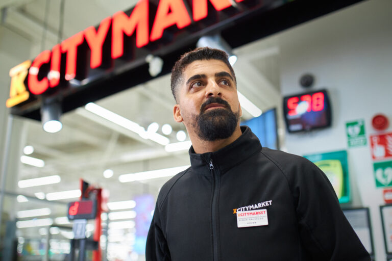 miesmyyjä Citymarketissa
