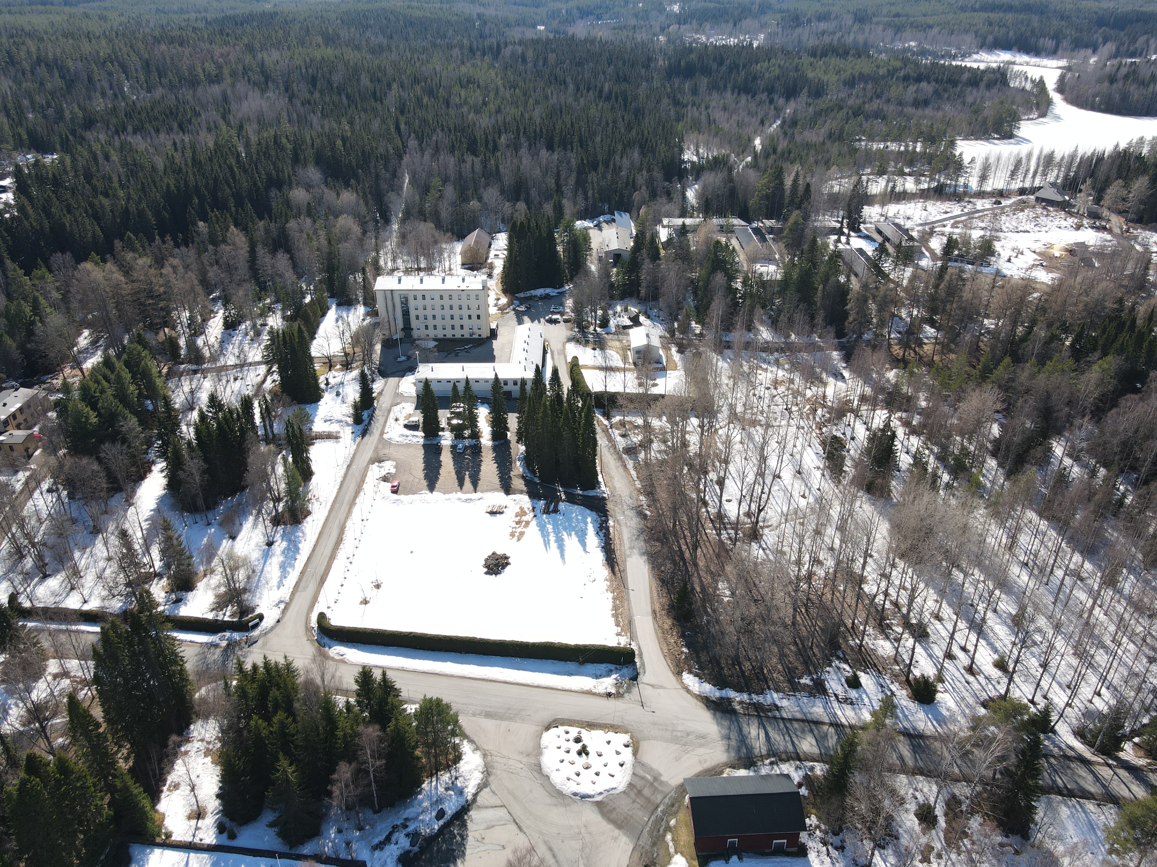 Metsätien toimipiste ilmasta kuvattuna