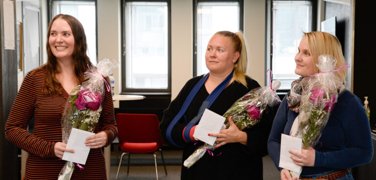 Voittajien on helppo hymyillä. Vasemmalta oikealle Bianca Jalonen, Tiia Leminen ja Pauliina Kanerva.