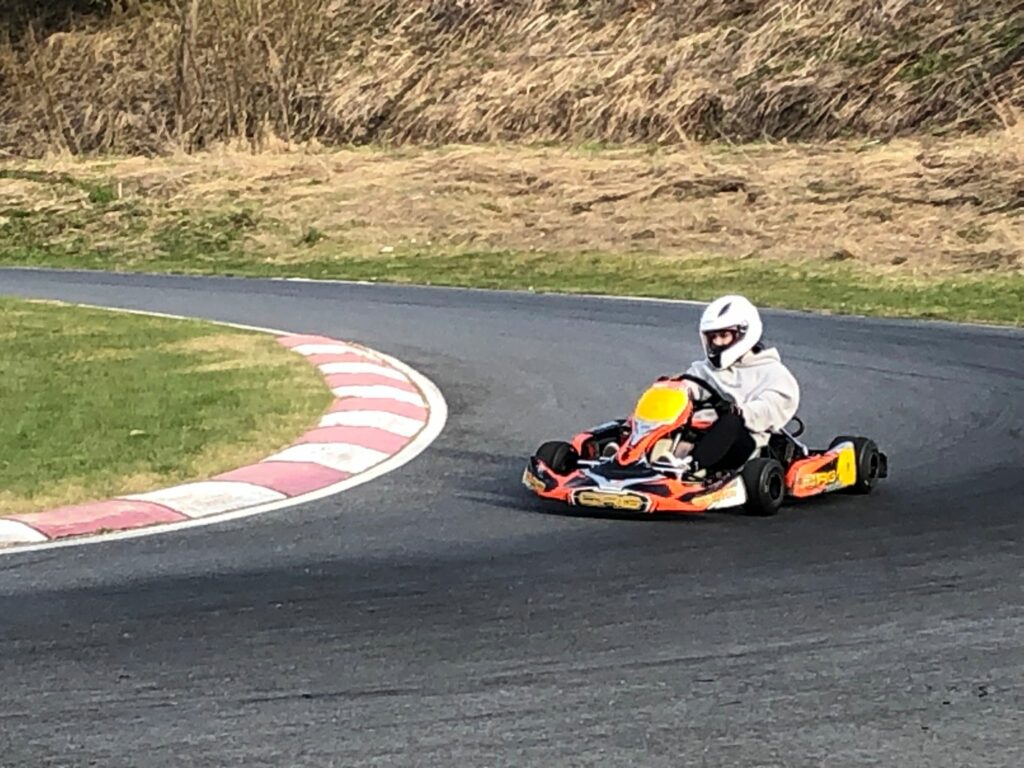 Karting-autopaja, Karting-autolla ajo radalla