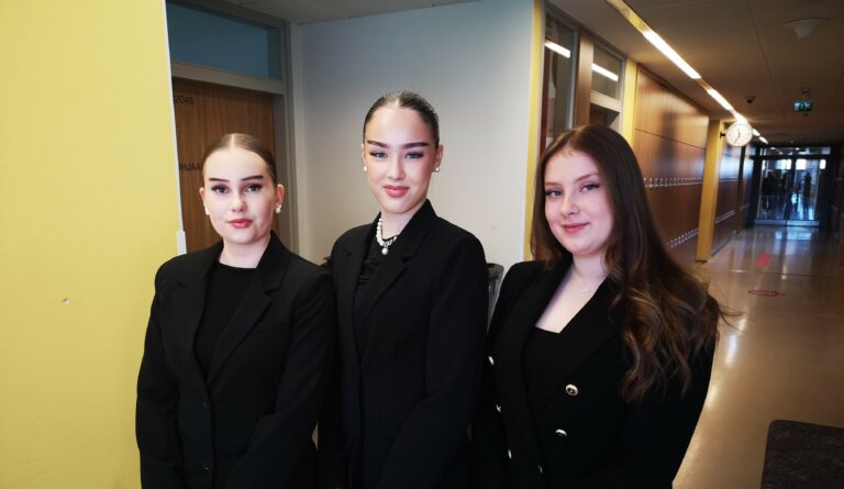 Tredussa liiketoimintaa opiskelevat Sara Lehtimaa, Elli Tamminen ja Jenna Karvonen.
