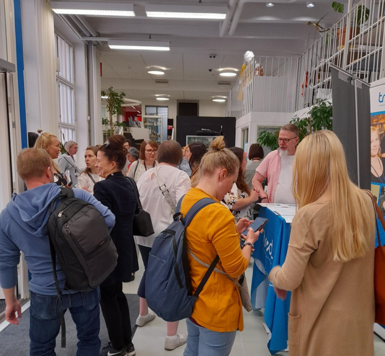 Väen paljotta Tredun käytävällä