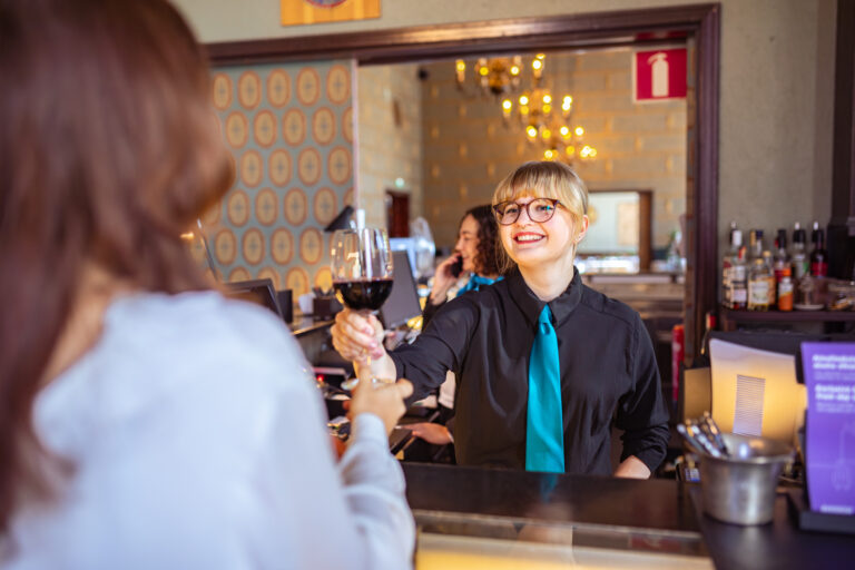 Tredun Ravintola- ja cateringalan opiskelija