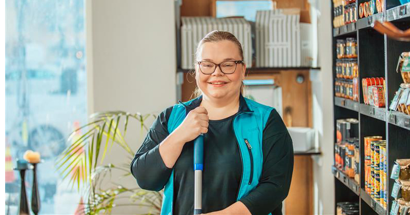 Tredun puhtaus- ja kiinteistöpalvelualan aikuisopiskelija