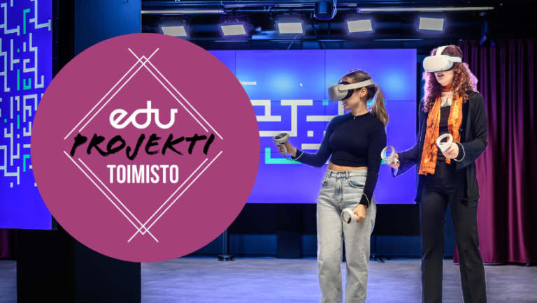Kaksi nuorta VR-lasit päässä, Tredun projektitoimiston logo.