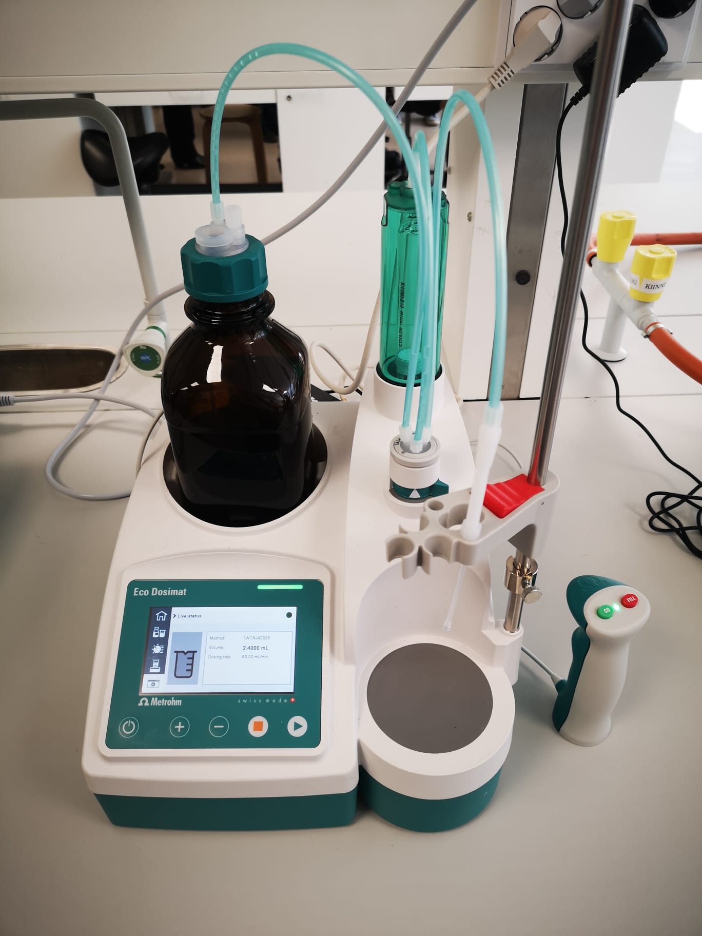 Laboratorioalan välineistöä.