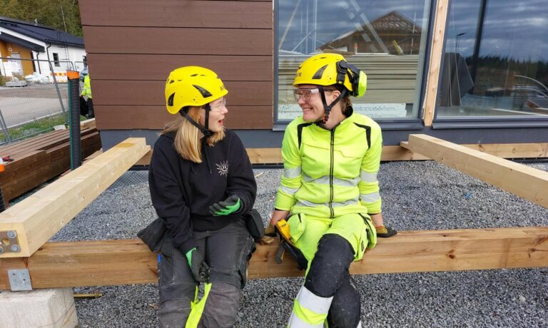 Tredun rakennusalan opiskelijoita.