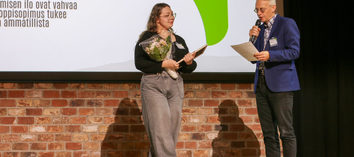 Jonna Nieminen lavalla.