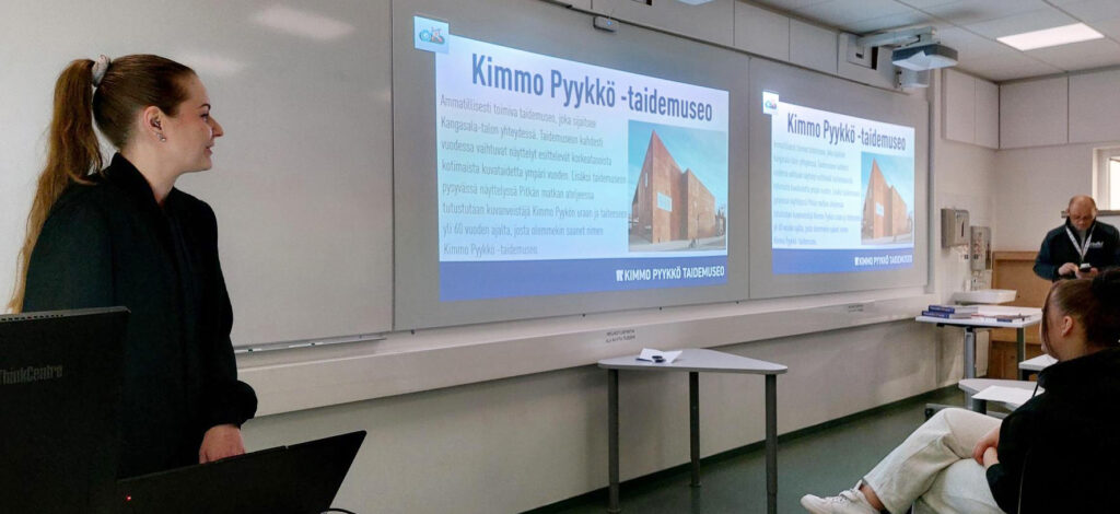 Julia Väisänen Kimmo Pyykkö-taidemuseosta