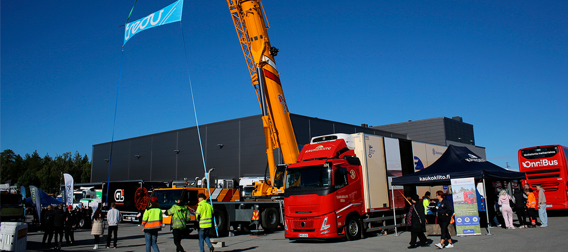 Kuva Logistiikkapäivä-tapahtuman pihamaalta